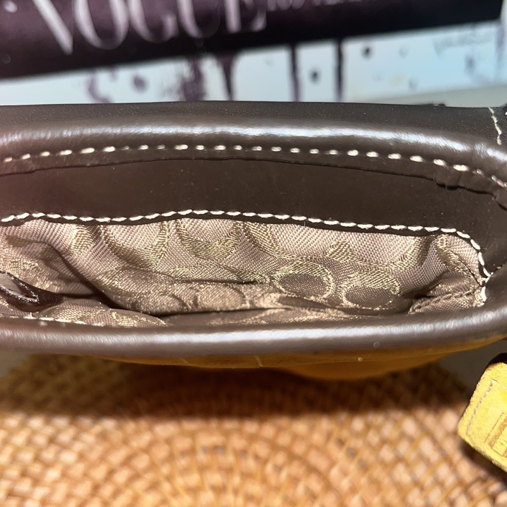 RARE Vintage Coach Yellow Gold Suede Wristlet - Picture 5 of 6
